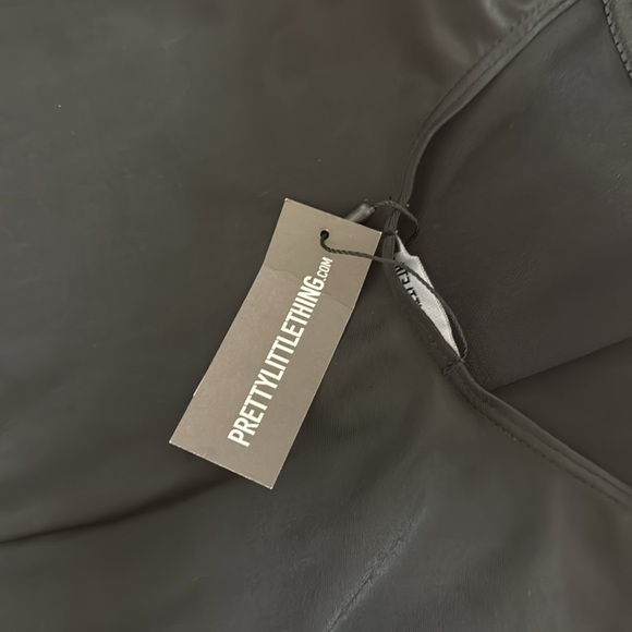 NWT Pretty Little Thing Black Basic Scoop Swimsuit - Picture 6 of 6